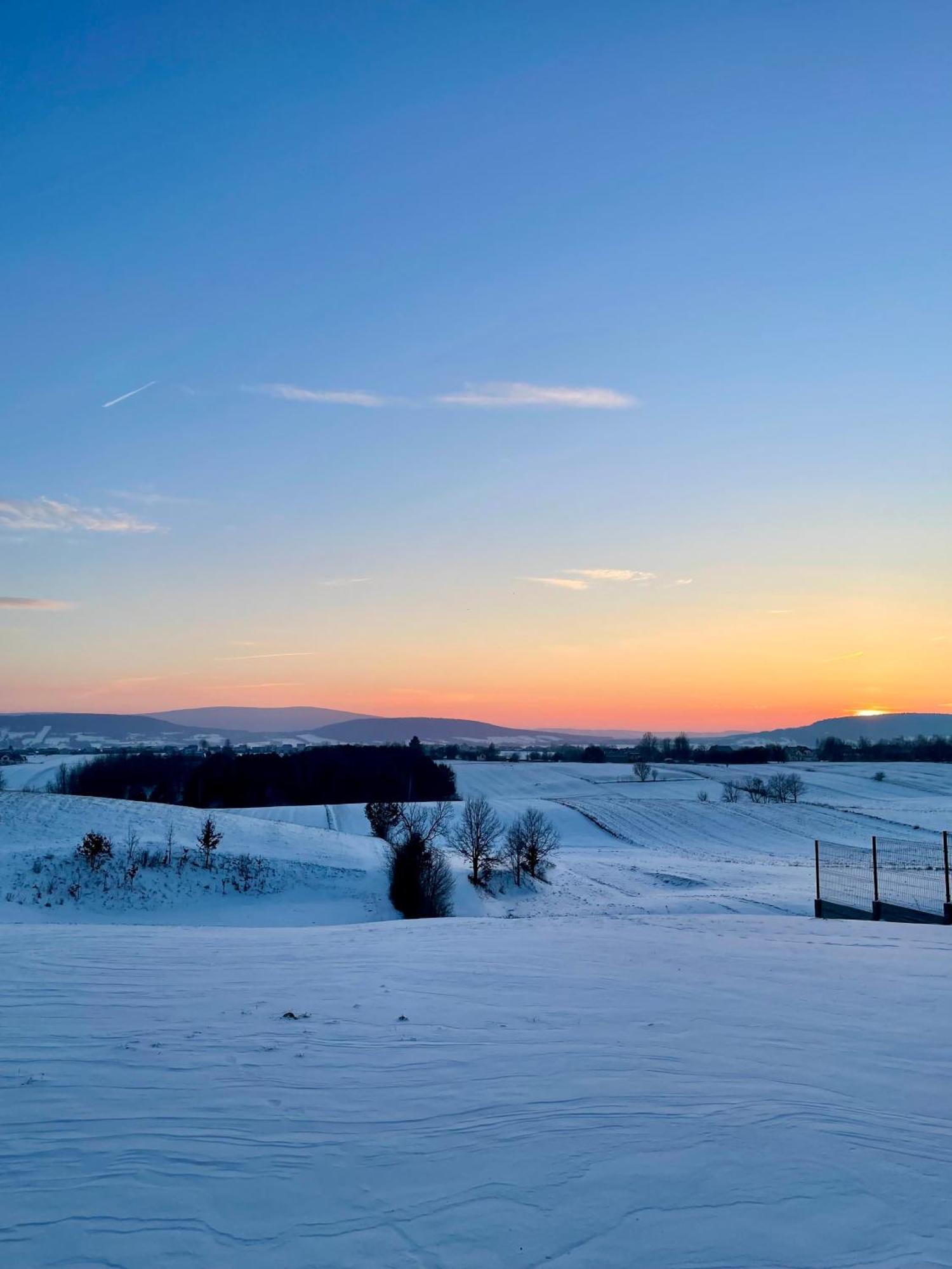 Holiday home Stodola Na Kresach - Widokowy Drewniany, Caloroczny Jacuzzi & Sauna Bodzentyn