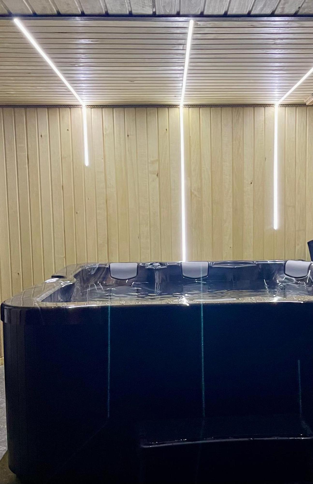 Holiday home Stodola Na Kresach - Widokowy Drewniany, Caloroczny Jacuzzi & Sauna