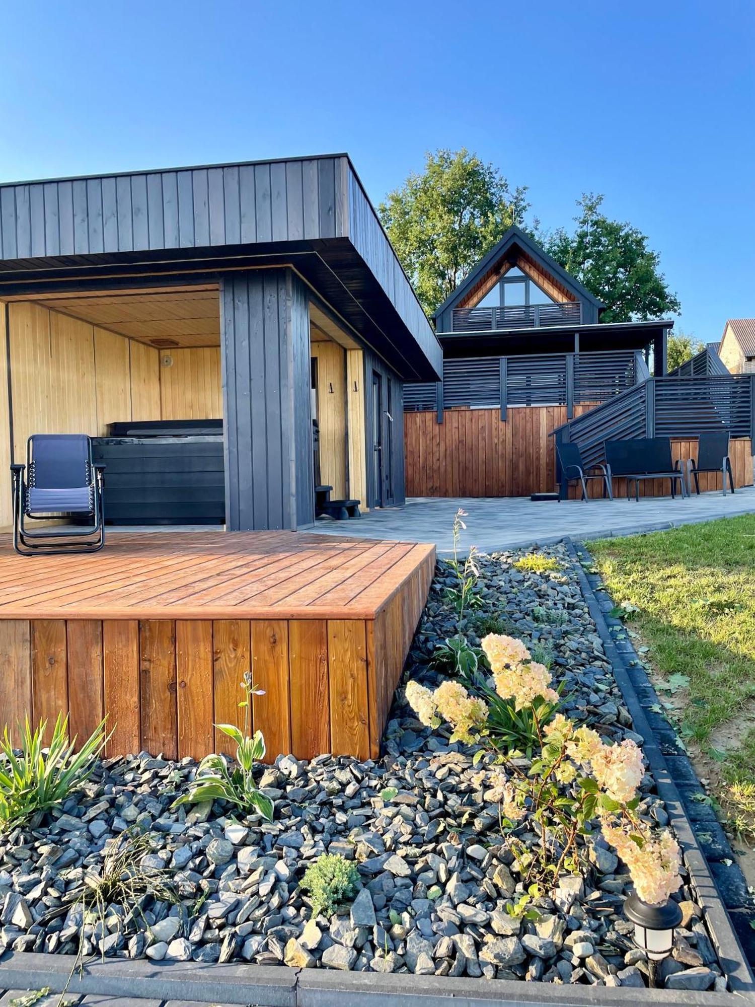 Holiday home Stodola Na Kresach - Widokowy Drewniany, Caloroczny Jacuzzi & Sauna Bodzentyn